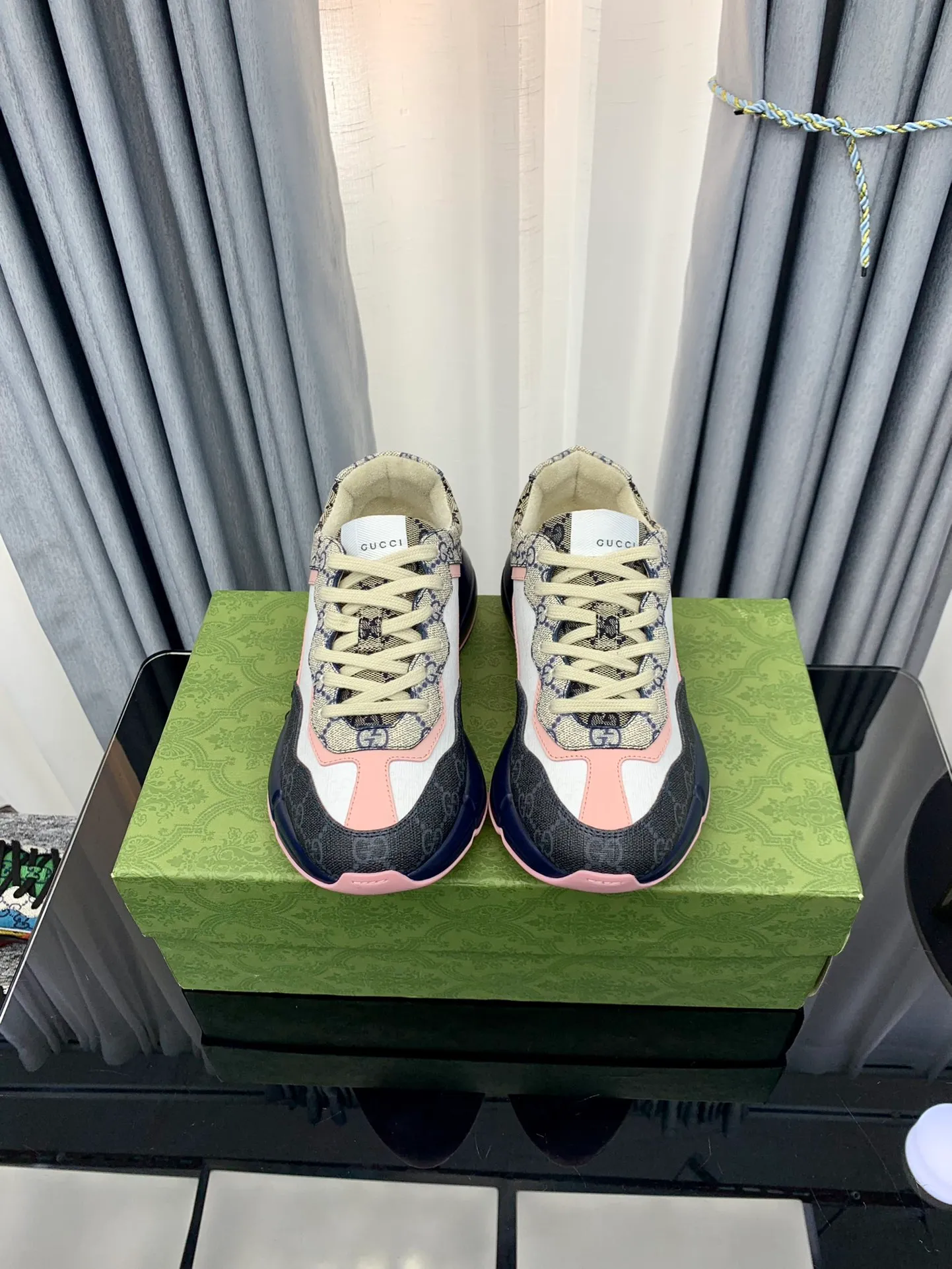 👟👟Ex-factory price 480👟👟 Gucci dad shoes for couples, distressed leather horn-shaped retro jogging shoes. The Balenciaga grandpa trend has subsided, ushering in GUCCI dad shoes, the trend leader in the fashion industry. The original shoes are molded and the original last is made by the Italian handmade foundry! [Gucci original dad shoes] Original surface: imported calfskin! Lining: Grade A hybrid lambskin! Outsole: The highest restoration sole. TPU material plus wear-resistant foam (anti-wear cushioning) ivory leather has been processed with an old-fashioned effect. The sole is 5cm high! The comfort level is excellent, killing all high-end versions on the market! Original logo outsole! 👣Size: Women’s size 35-40. Men's size 38-45. Women's heel with 🈚️logo! Men's heel with 🈶️logo!